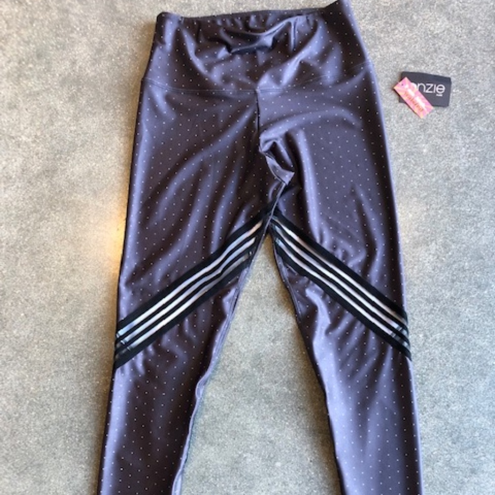 (NWT) Onzie Carrera Legging
